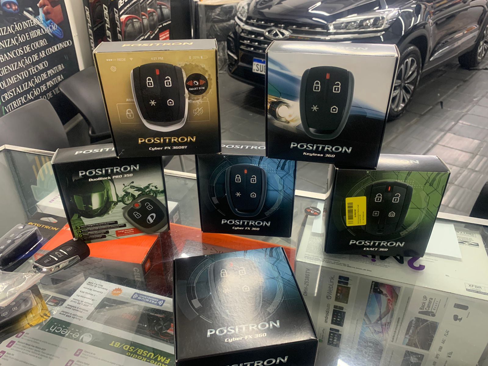 empresa de Som, multimídia, insulfilme, engates automotivos, lanternas, acessórios automotivos