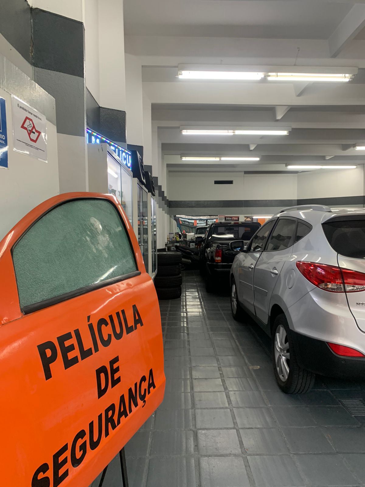 empresa de Som, multimídia, insulfilme, engates automotivos, lanternas, acessórios automotivos